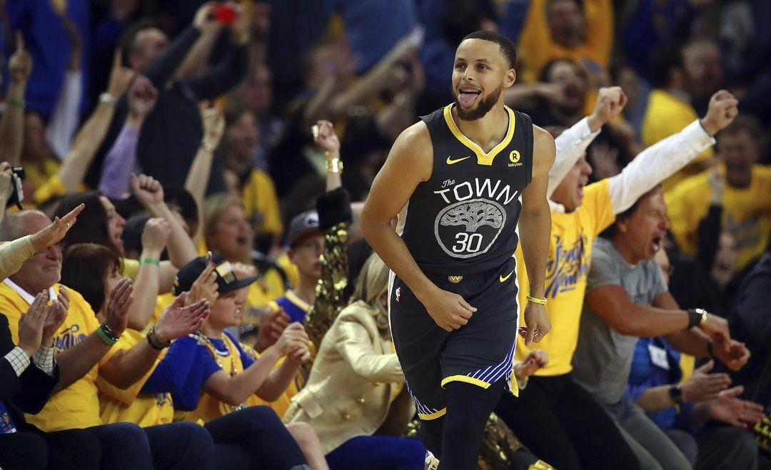 NBA/库里复出首战就飙5记三分球 勇士2连胜鹈鹕