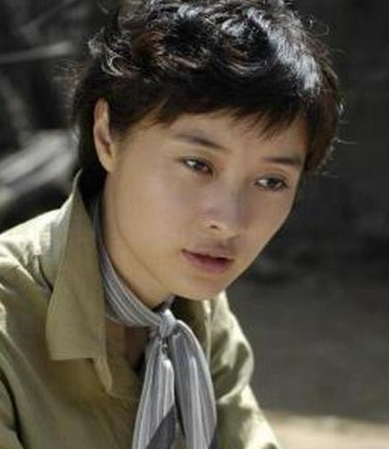 而让吴越红起来的成名作是《和平年代》这部电视剧.