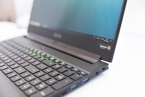 轻薄得不像游戏本技嘉aero15游戏笔记本图赏