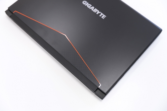 轻薄得不像游戏本技嘉aero15游戏笔记本图赏