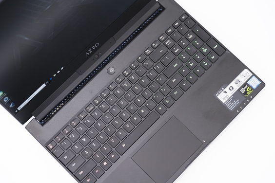 轻薄得不像游戏本技嘉aero15游戏笔记本图赏