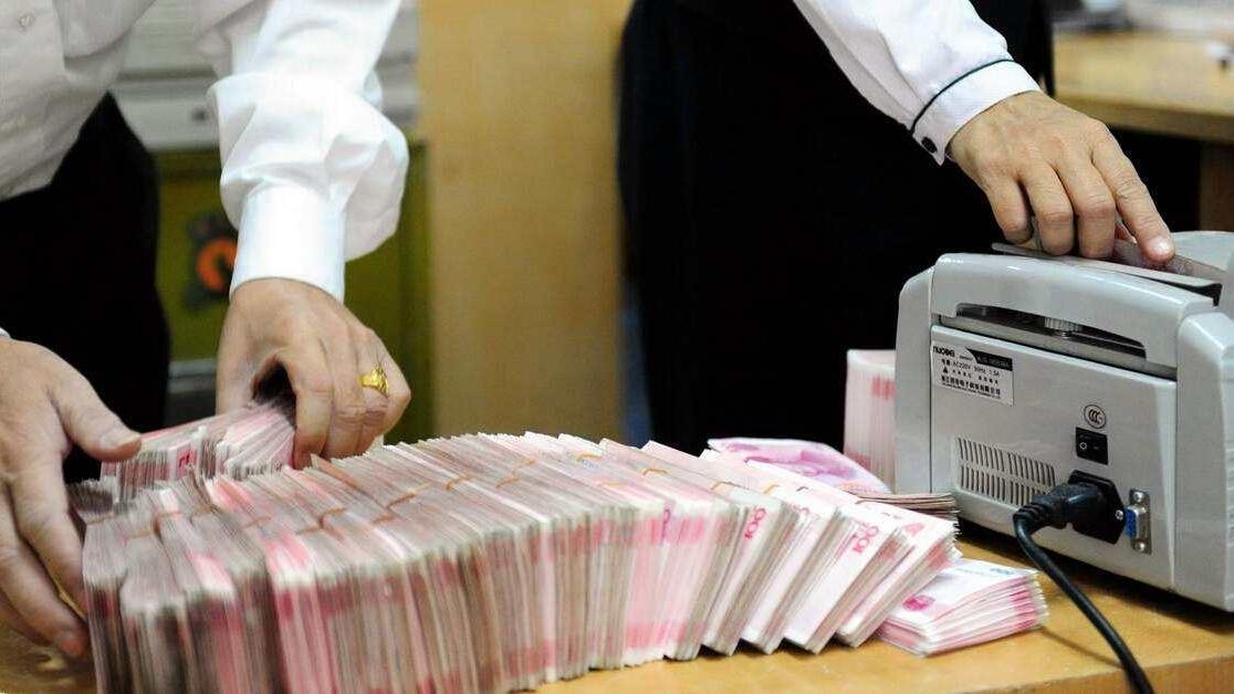 为什么存款超过100万时,一定要分两家银行存钱?看完真要注意了