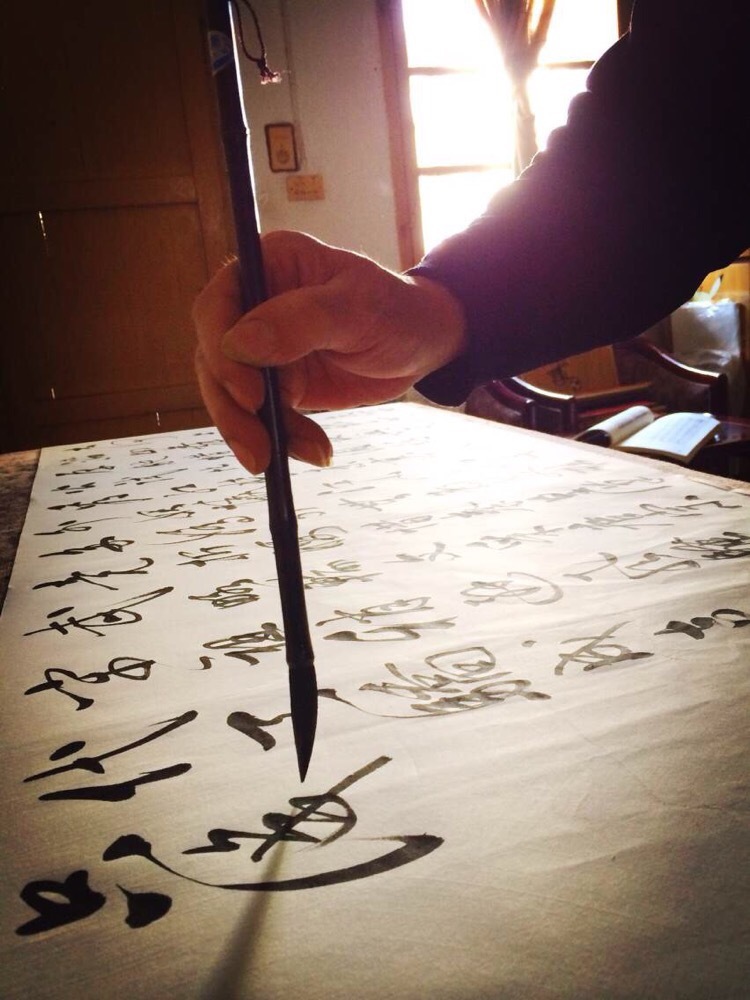 这两天看到各种所谓的书法"大师",写字跟发病似得,我不懂书法