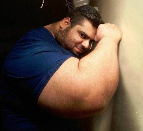 伊朗家喻户晓的大力士  可否与金刚一战?