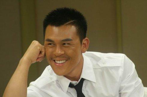 出少林寺毛小子,两脚送两个电影武师住院,周星驰摘下口罩说了话