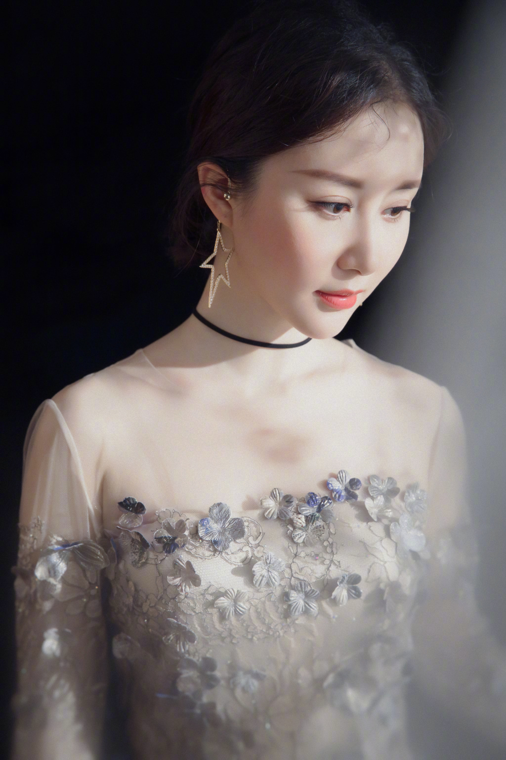 31岁舒畅真会穿!163cm的身高穿出2米的气场,网友:筷子腿抢镜了