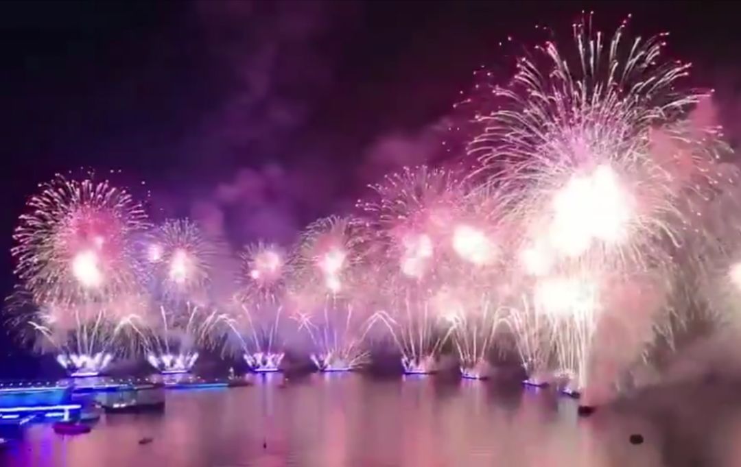 昨夜青岛史诗级刷屏大家狂呼这座城一半是海水一半是火焰