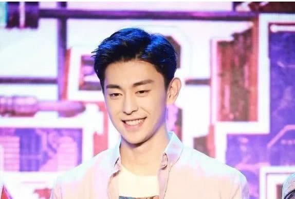 邓伦微博表白了,而且都回应了,你们知道怎么回