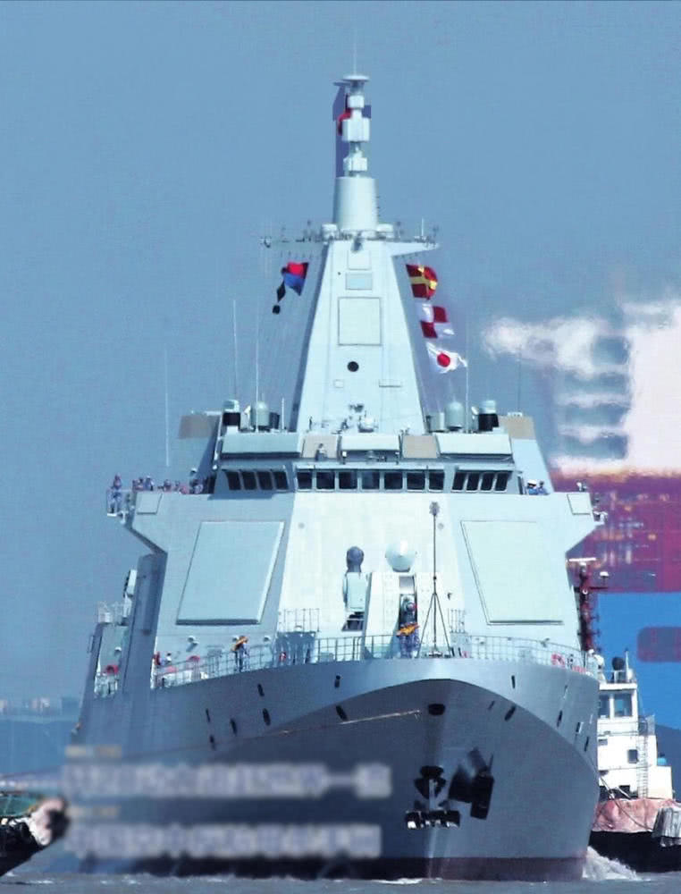 055万吨大驱首舰海上试验再出新照