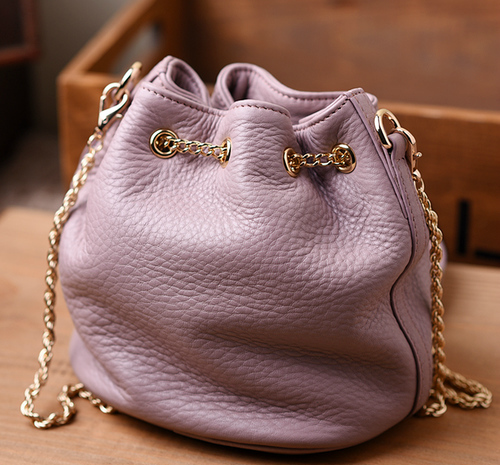 时尚百搭的斜挎包,带给你与众不同的魅力体验|斜挎包|女包|时尚_新浪