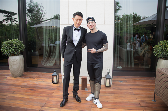 陈正飞主持高端时尚活动 双语切换自如赢得全场好评