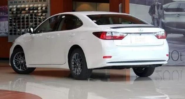 辣妈杨幂白色一字肩吊带连衣裙 风情万种女神