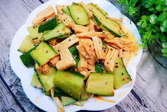 今天请客,8个热菜,2个凉菜,朋友吃的超级爽,实惠又好吃!