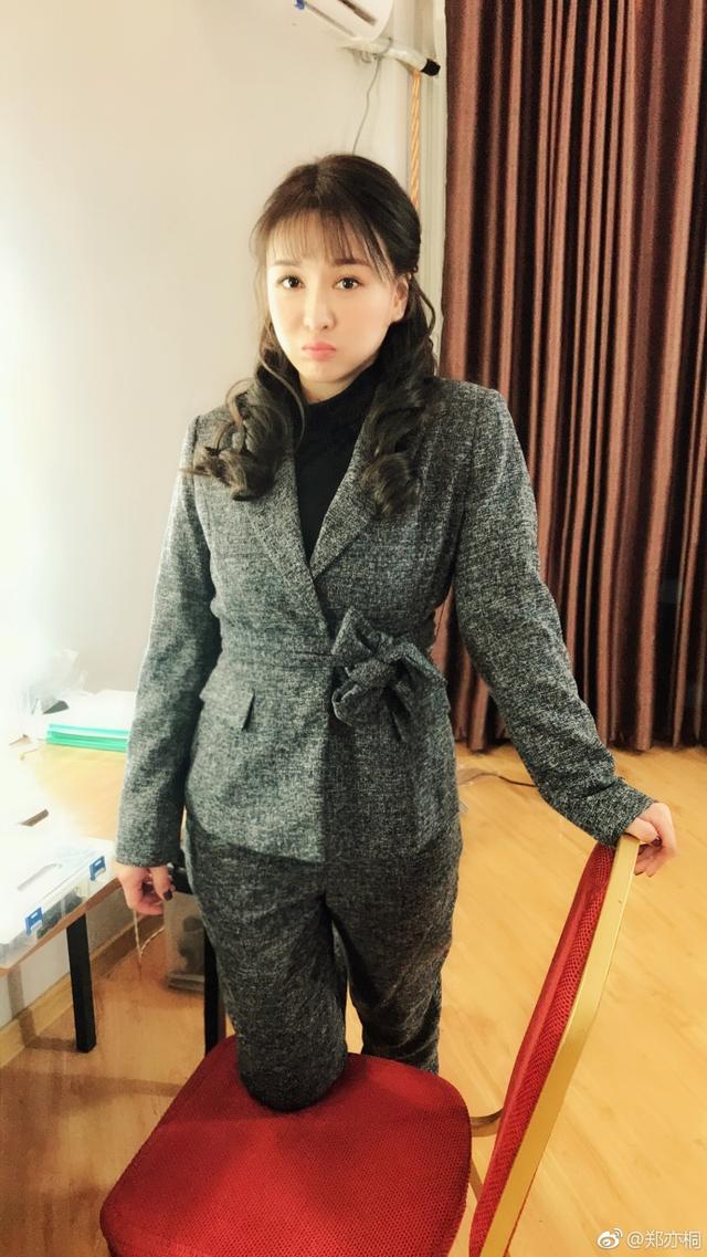 近两年里郑亦桐还相继出演了《急诊科医生》,《小棉袄》等电视剧,并