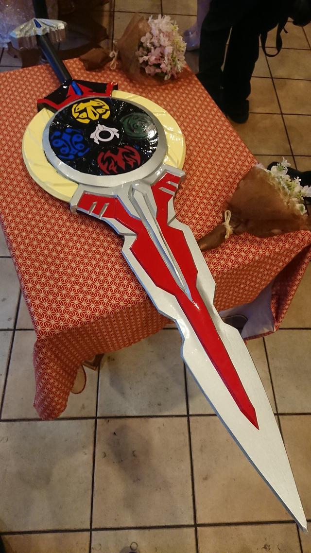 ri本婚礼新婚夫妻用欧布圣剑切蛋糕