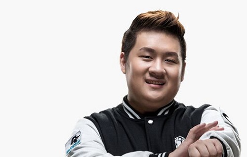 致一直支持ig的粉丝:走过低谷不曾屈服 再爬顶峰不可战胜