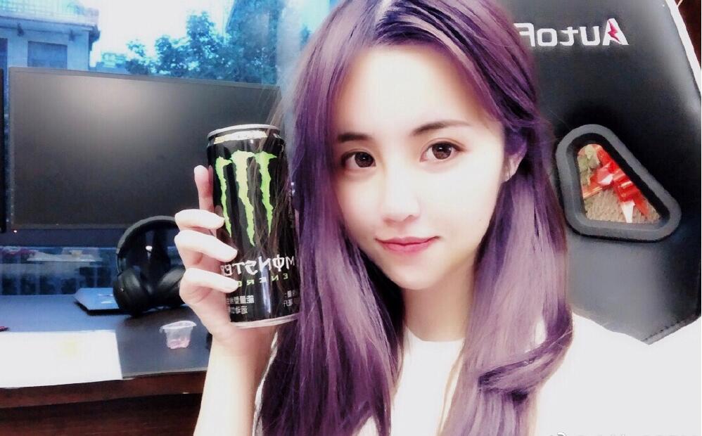 韦神女友蜜蜂仔发博称暂时不和kg队长吃鸡 网友: 这太真实了吧?