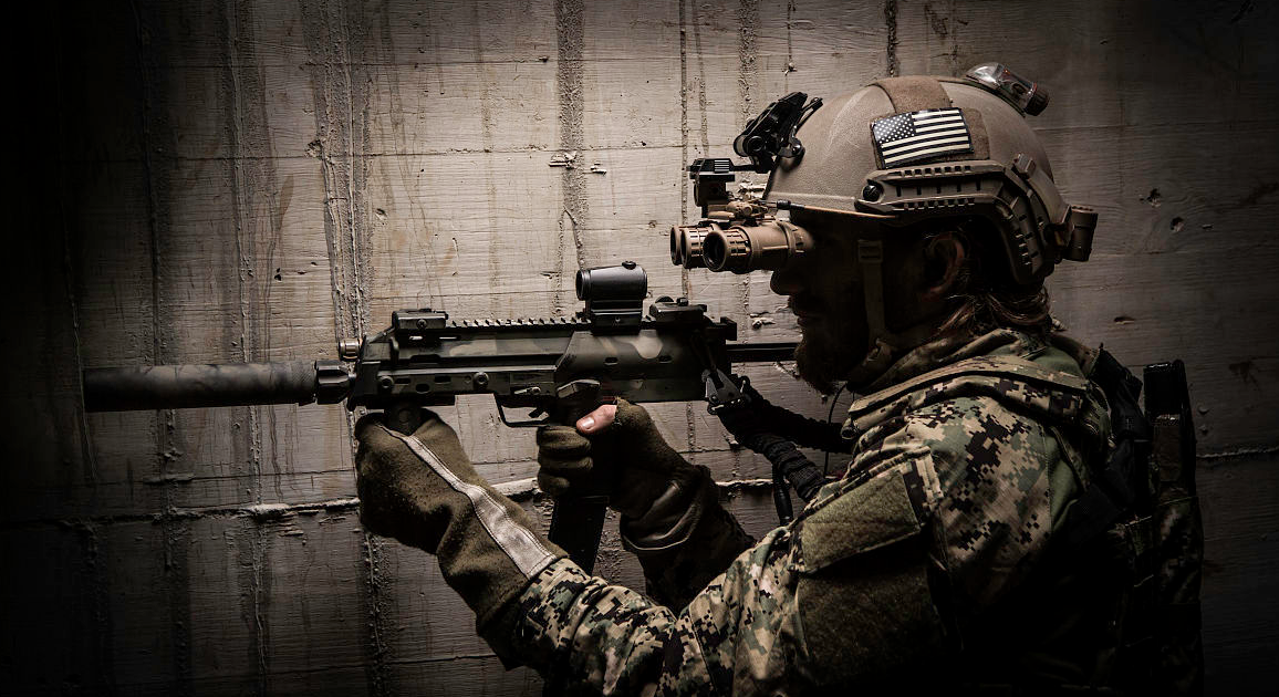 装备根据美国媒体报道,美军为其特种部队打造的单兵动力外骨胳系统