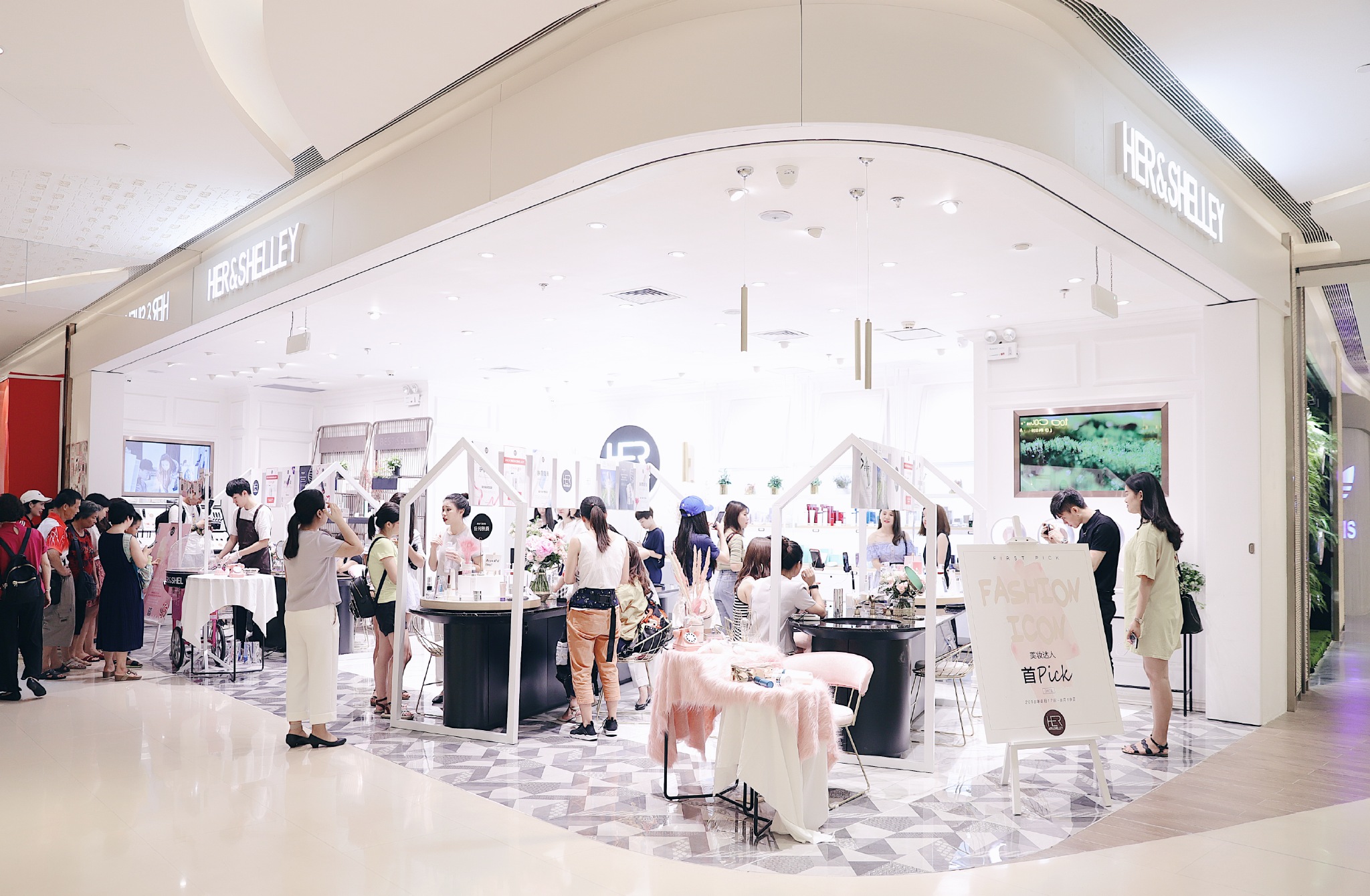 昨天sunny和小姐妹们一起打卡了her&shelley 她和雪莉美妆买手集合店