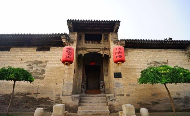 建成花了300余年,面积达25万平方米,虽叫大院却像是一座城