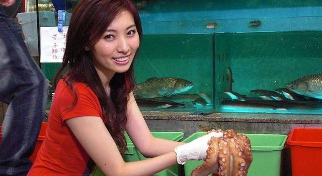 曾参演《冲上云霄2》获好评2012年年初,陈爽因约满无线选择离开tvb