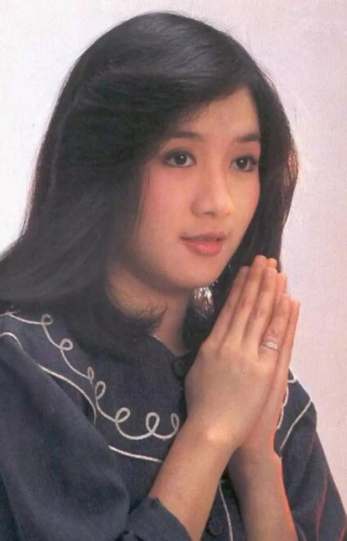 36 岁的时候,吕秀菱嫁给了华纳高管谢艾文,并定居纽约曼哈顿 .