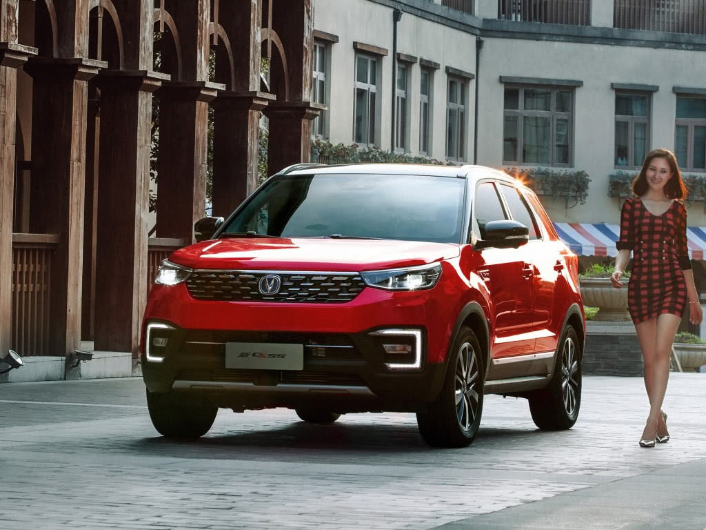 又一国产成爆款,半年卖出10万辆,三大件一流9万开走!