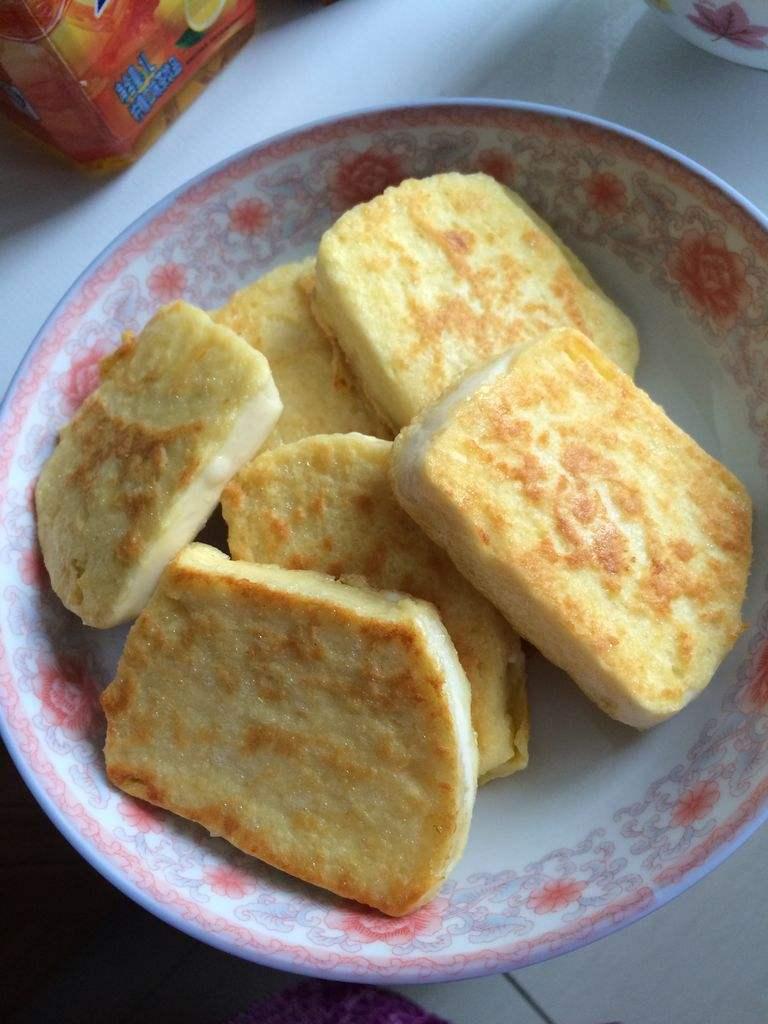 煎馒头片, 别傻傻只会裹鸡蛋液了, 在里面加点它, 出锅后香脆可口