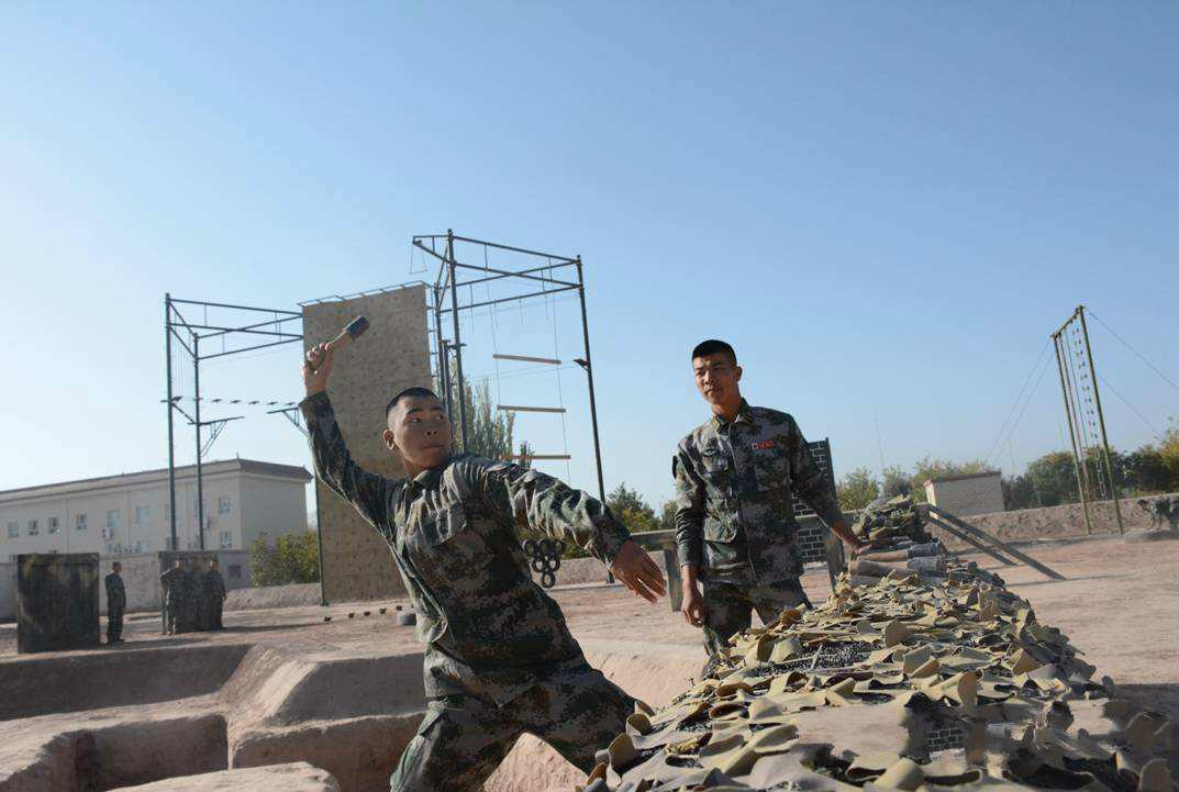 解放军手榴弹投掷纪录达102米!曾靠4枚手榴弹阻挡美军一个师