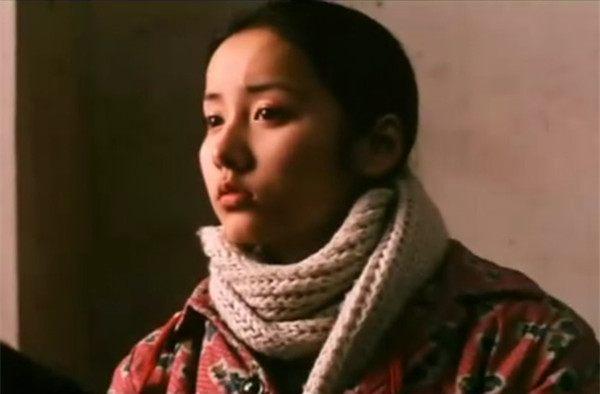 07年23岁的吕一与陈紫函,王阳等主演的剧集《雪在烧》上映,剧中饰演罗