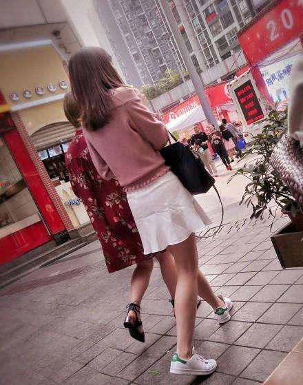 重庆的美女真是不少 街拍: 重庆商业街的时尚妹子