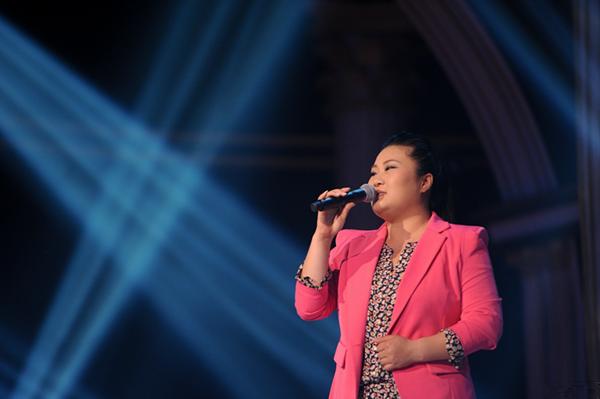 90年代家喻户晓的女明星,离婚后事业一落千丈,为讨生活当保姆