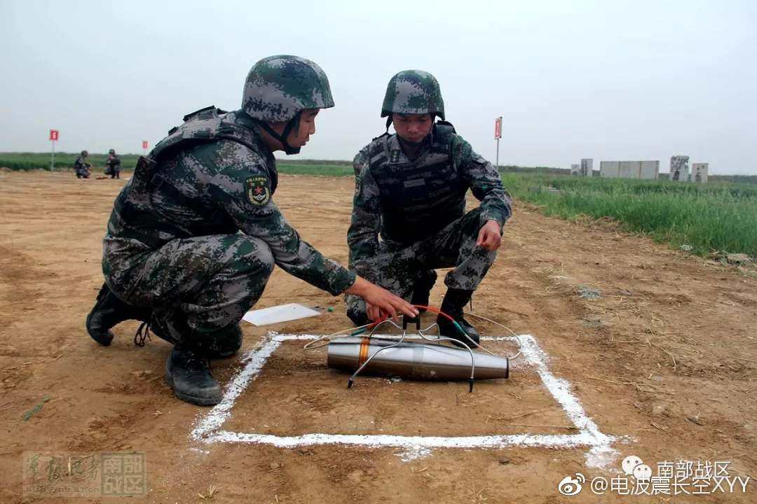 排爆用非接触聚能弹空心装药结构破甲弹一样的原理