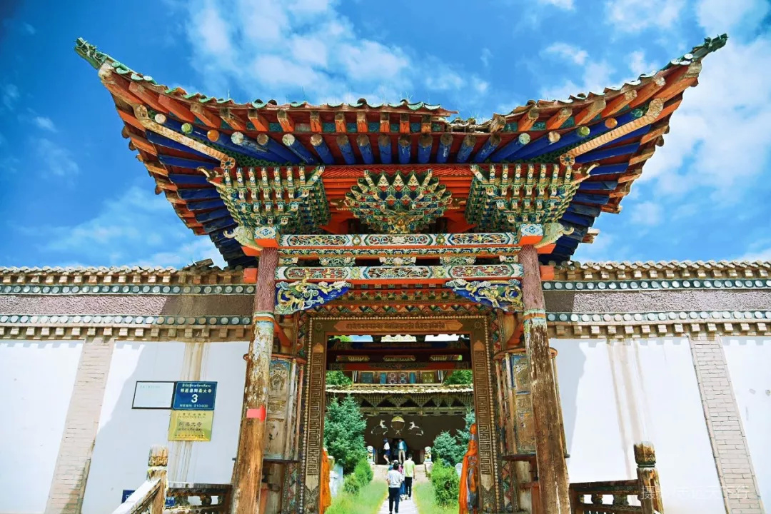 青海祁连山的阿柔大寺:曾是世界最大帐篷寺院