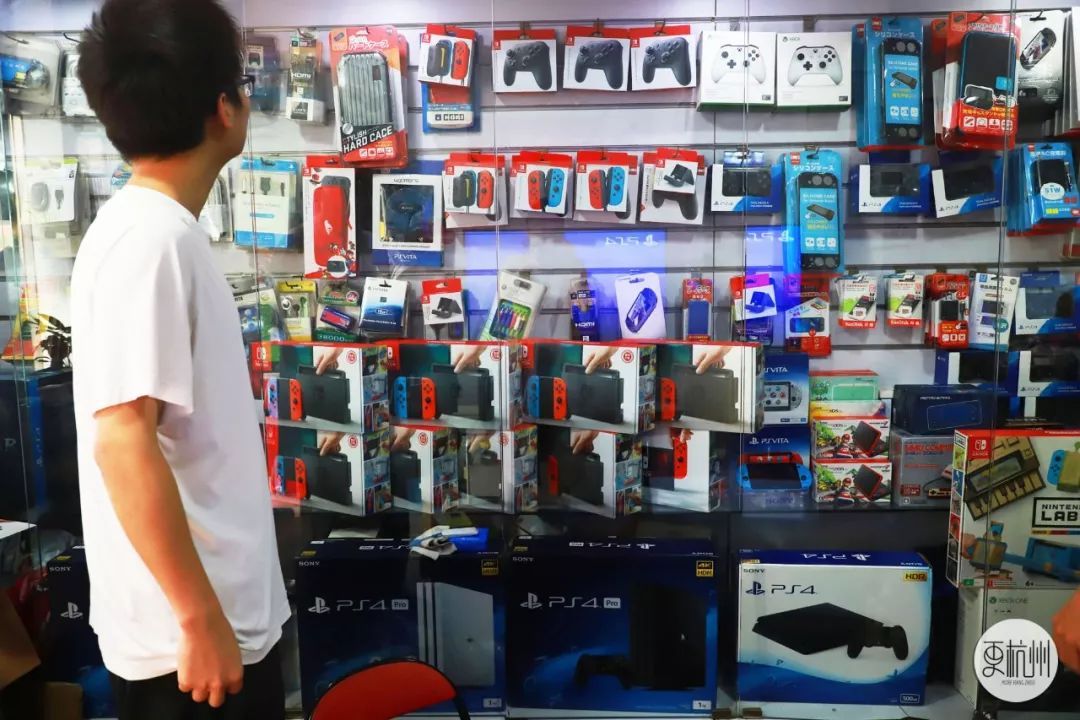 童年回忆70后大叔18年修10000多台游戏机小破店里竟全是古董