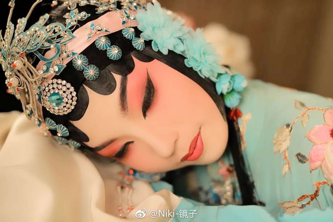 京昆旦角化装是一门美的艺术也是京昆行当造型中极为重要的存在