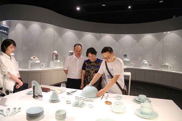 当代"宋代名窑"艺术精品展开幕式在北京陶瓷艺术馆举行