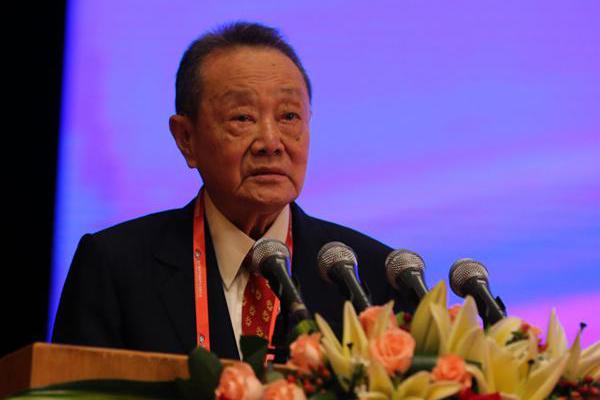 郭鹤年的原配是谢碧蓉,两个人感情不错,并生了5个子女.