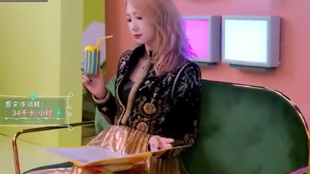 孟美岐拍MV老笑场， 吴宣仪还觉得不过瘾！