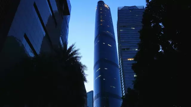 心酸:珠江新城的24小时,让游客看到了广州最真实的一面!