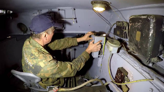 kv1内部结构,因为是拿其他战损坦克拼凑,所以还原度不那么真实.