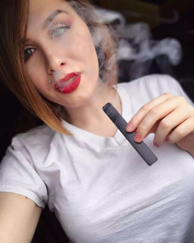 高颜值玩家已上线,请准备好舔屏姿势丨iq电子烟__财经头条