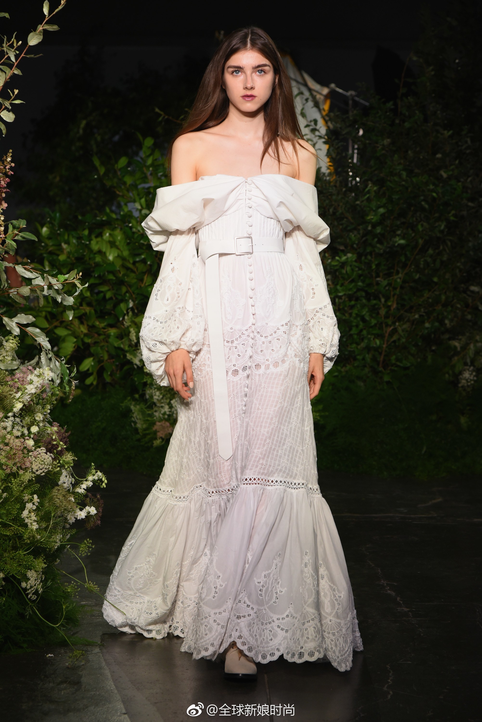 2019年春夏纽约时装周上适合新娘穿着的连衣裙