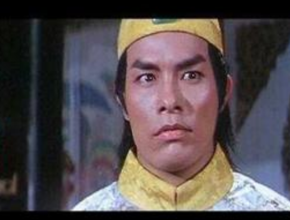 黄家达最擅长的是空手道和合气道,皇家大师是泰国自由搏击的冠军,在