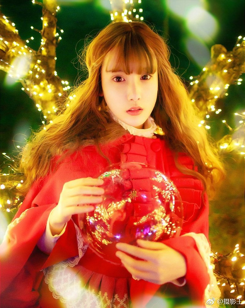 夜晚灯光中的红衣少女靓丽迷人写真集