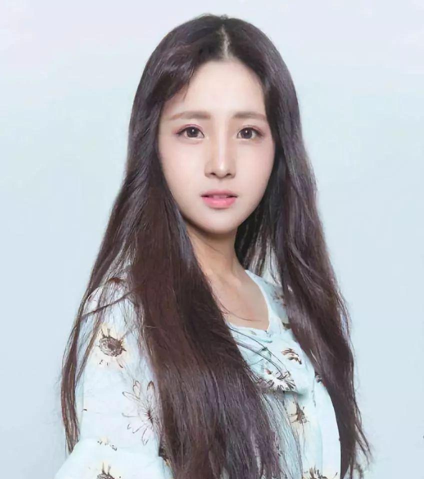 衬衫单品真的能穿出诱惑感不信就看看蒋佳恩的私服穿搭