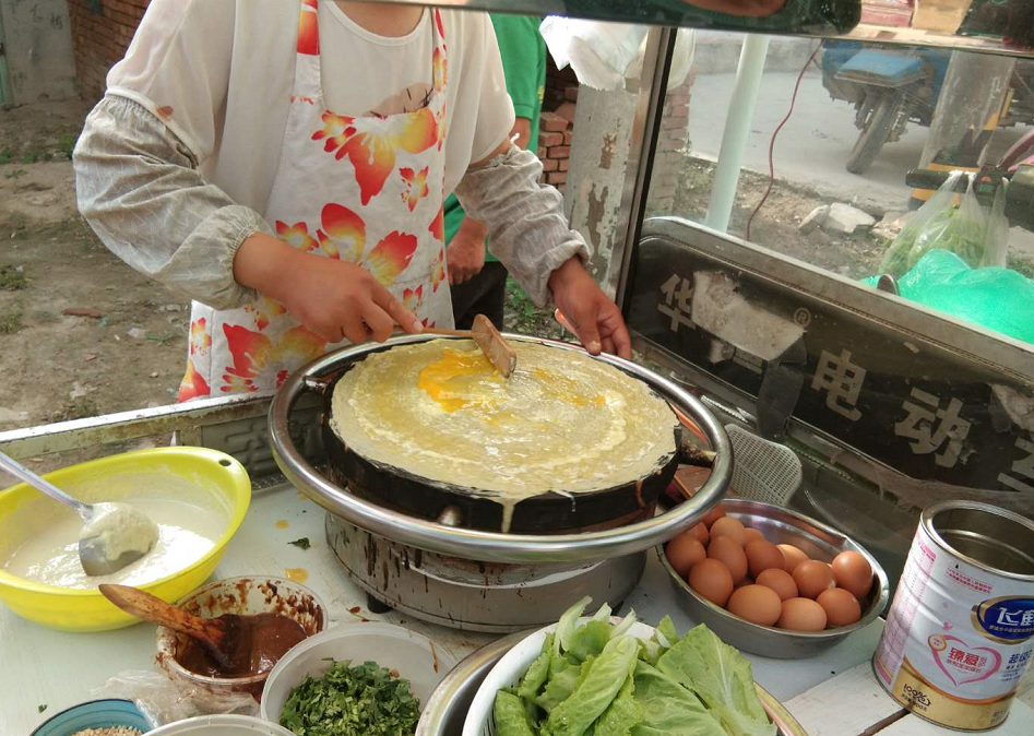 农村煎饼果子的制作过程你们见过吗