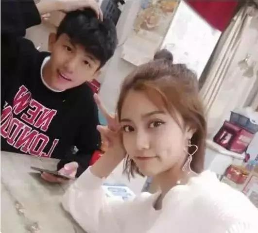 抖音里男神费启鸣狗达为什么那么帅?一张图片