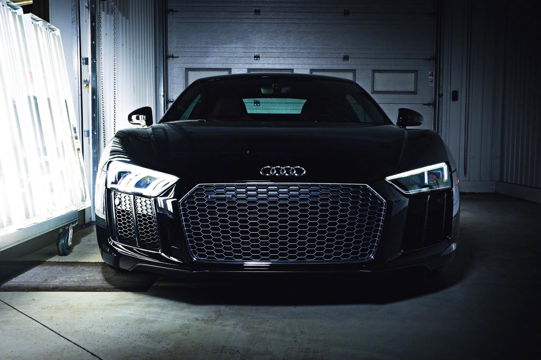 奥迪r8,这黑与红是不是绝配?