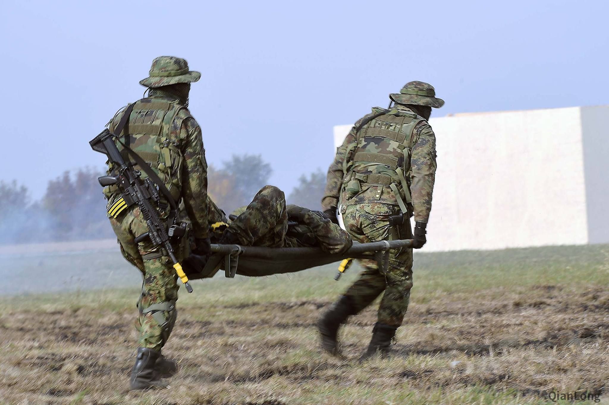 塞尔维亚举行反恐演习 多支特种部队表现抢眼